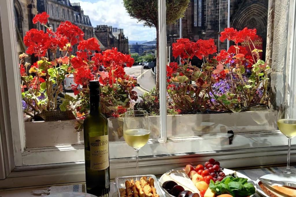 Royal Mile Apt, Just 1 Min From Edinburgh Castle! Exterior photo